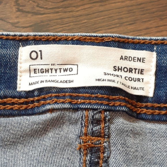 Shorts - Picture 3 of 3